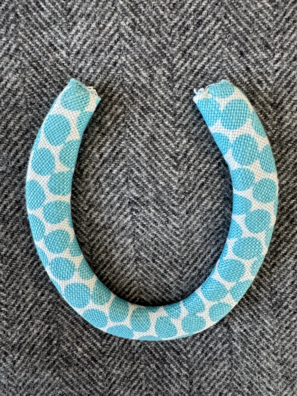 DARLING NWOT, SMALL HORSESHOE COVERED WITH FABRIC FROM HABLE CONSTRUCTION